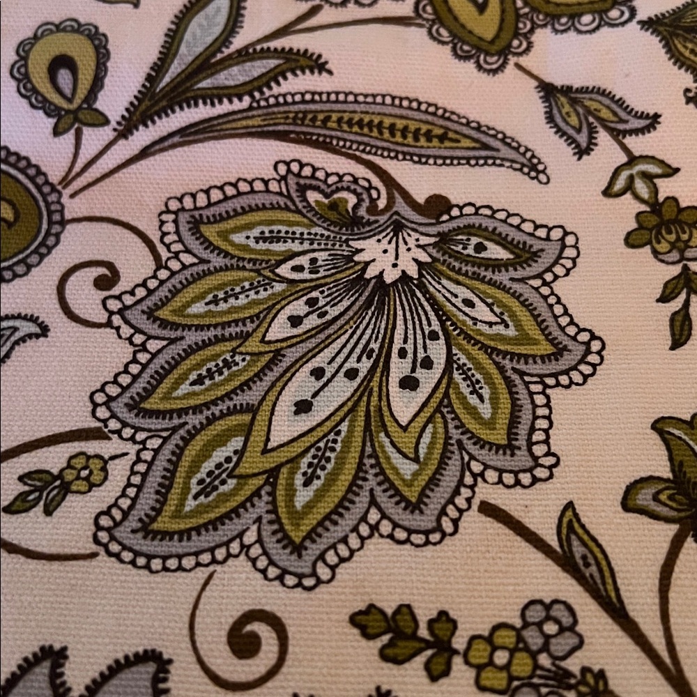 Table Runner - Picture 2 of 4